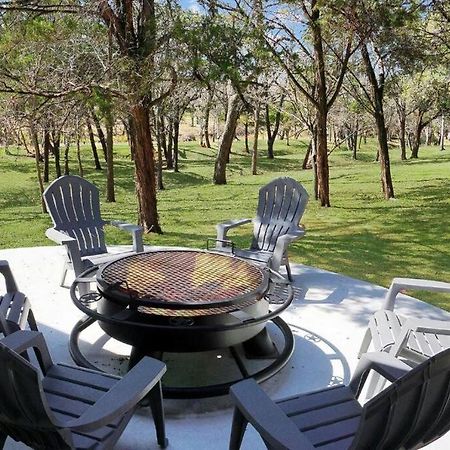 Fox Hollow - Tiny Home With Cypress Creek Access, Park Like Setting Wimberley Buitenkant foto