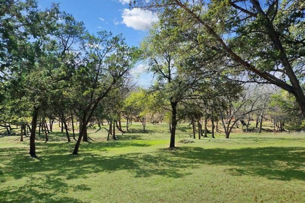 Fox Hollow - Tiny Home With Cypress Creek Access, Park Like Setting Wimberley Buitenkant foto