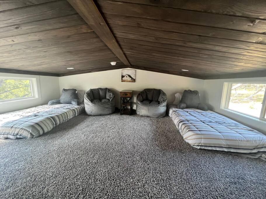 Fox Hollow - Tiny Home With Cypress Creek Access, Park Like Setting Wimberley Buitenkant foto