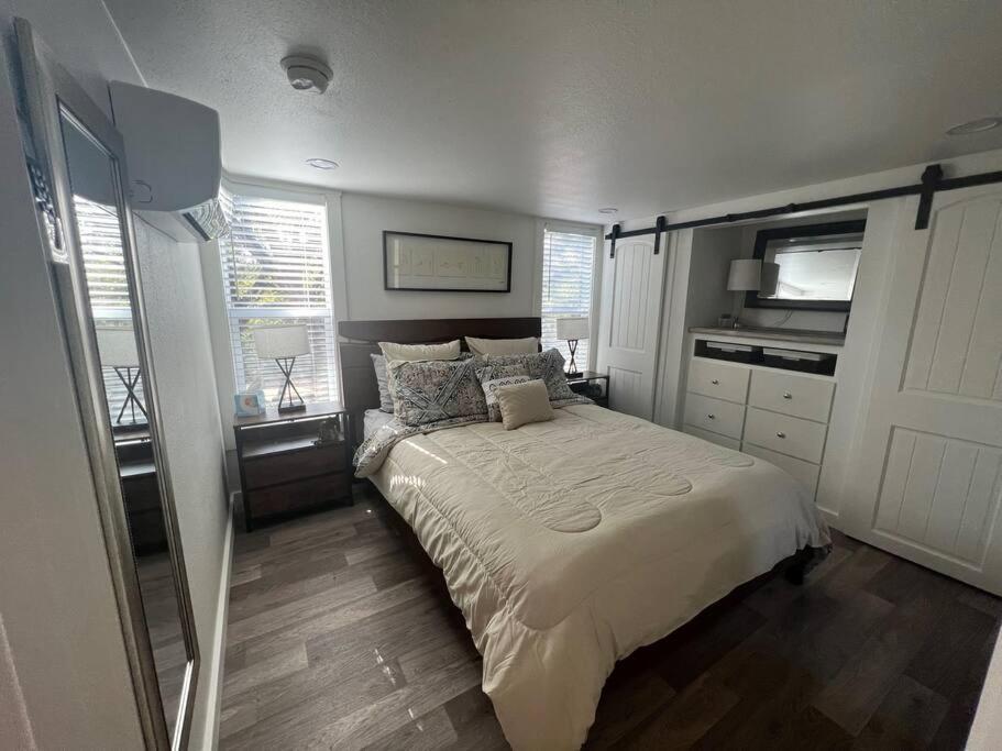Fox Hollow - Tiny Home With Cypress Creek Access, Park Like Setting Wimberley Buitenkant foto